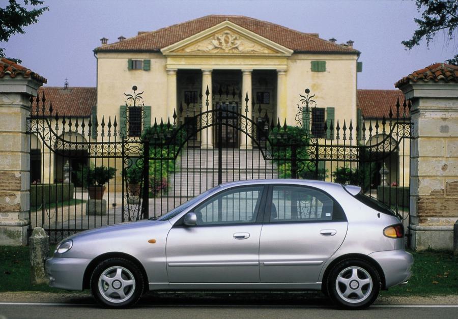  Daewoo Lanos 5-Door 2000 года  (фото 4 из 10)